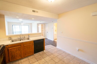 2402RiverRidgeCt_05