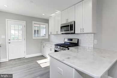 405 Saint Margarets Dr, Capitol Heights, MD 20743 - photo 5