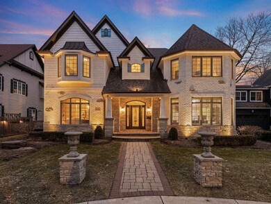 646 S Wright St, Naperville, IL 60540 - photo 2