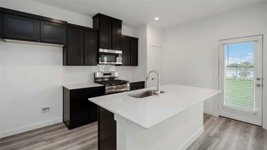 1055 Wheatley Oak Ln, Houston, TX 77091 - photo 4