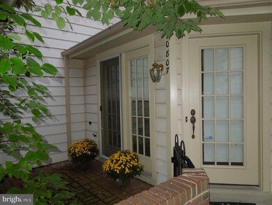 10807 Luxberry Dr, Rockville, MD 20852 - photo 4