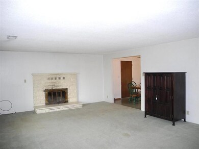 915 S 4th St, Central Point, OR 97502 - photo 3