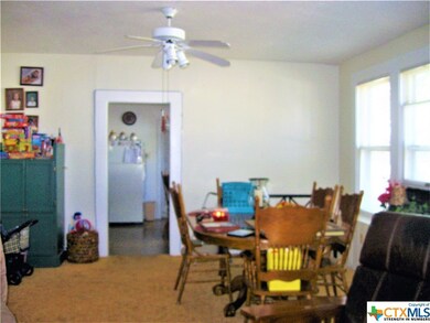 632 E Cedar St, Seguin, TX 78155 - photo 3