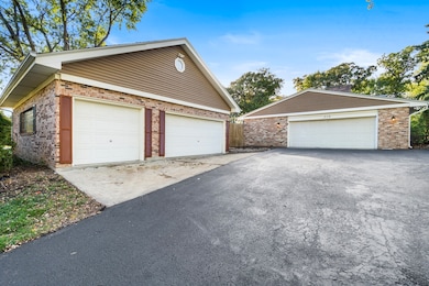 210 Oak Ln, Winthrop Harbor, IL 60096 - photo 2