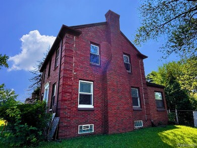 7275 W Outer Dr, Detroit, MI 48235 - photo 5