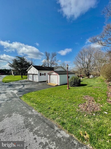 5961 Huntingdon Cir, Harrisburg, PA 17111 - photo 5