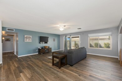 3317 n carriage lane-10