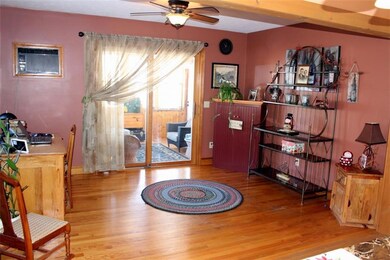 Office/Den... Sliding Door to the 3...