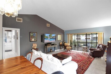 16255 Laurel Dr unit 12, Weston, FL 33326 - photo 5