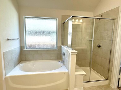 900 Versailles Ct, Cleburne, TX 76033 - photo 4