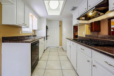 3915 Lemon Tree Ln, Houston, TX 77088 - photo 6