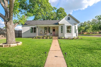 703 E Highway St, Fredericksburg, TX 78624 - photo 2