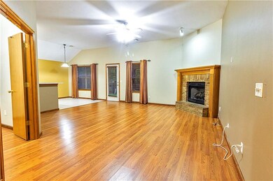 2116 NE 4th St, Moore, OK 73160 - photo 4