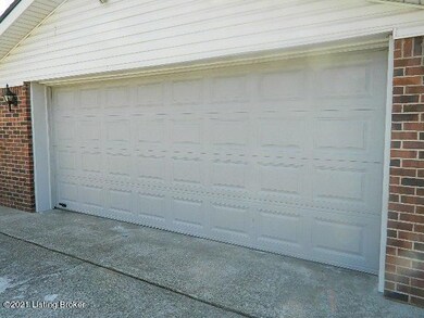 8706 Michael Ray Dr, Louisville, KY 40219 - photo 5