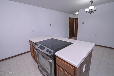 815 Duke Dr unit 417, Grand Forks, ND 58201 - photo 5