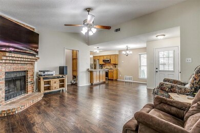 502 Preston Ct, Cleburne, TX 76033 - photo 5