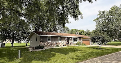 112 Orchard Cir, Montevideo, MN 56265 - photo 2