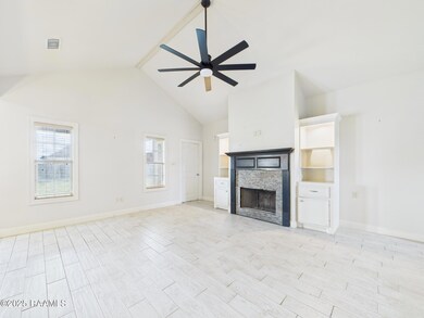 403 Hill Ridge - Interior - Living Rm_02