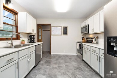 631 Rannells Rd, Manhattan, KS 66502 - photo 7