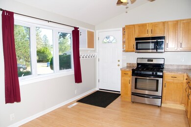 1711 Queens Ct, Carpentersville, IL 60110 - photo 6