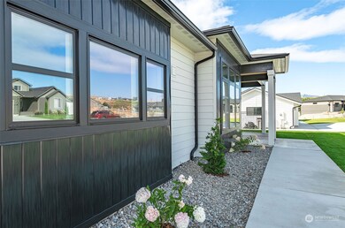 834 N Newport Loop, East Wenatchee, WA 98802 - photo 4