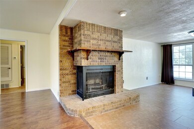 1121 Norwood Dr, Hurst, TX 76053 - photo 7