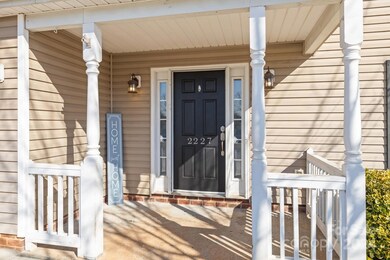 2227 Ballingarry Dr, Statesville, NC 28625 - photo 3