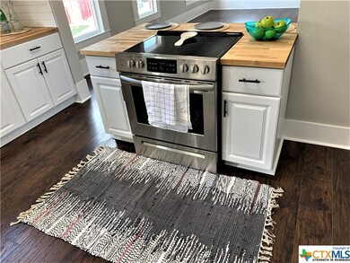 1214 N Milam St, Seguin, TX 78155 - photo 5