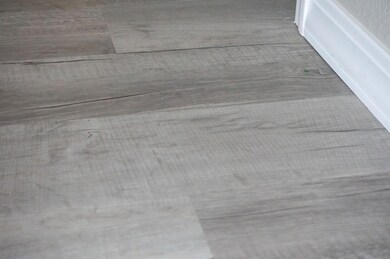 LAMINATE PLANK THROUGHOUT