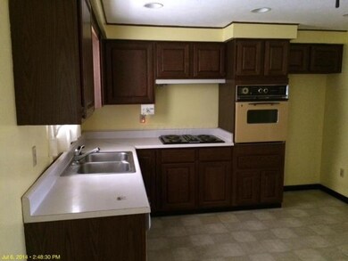 2149 Tupsfield kitchen