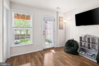 25138 Sweet Myrtle Square, Aldie, VA 20105 - photo 6