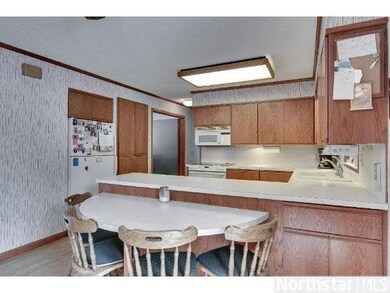 5808 Scenic Dr, Minnetonka, MN 55345 - photo 3