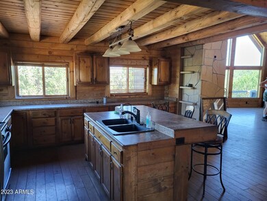 Kitchen to Liv