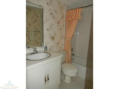 1740 Wellington Rd unit 210, Lansing, MI 48910 - photo 6