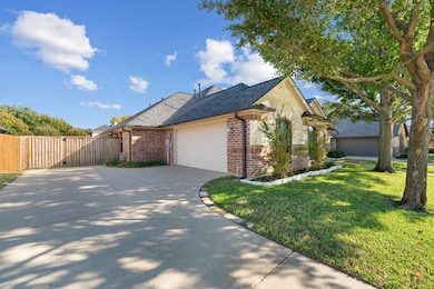 7040 Ridge Crest Dr, North Richland Hills, TX 76182 - photo 2