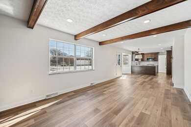 6-web-or-mls-Hickory Hill Dr-006