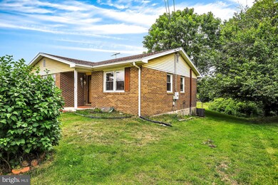 1591 Lee St, Chambersburg, PA 17201 - photo 2