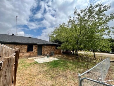 566 Arvel Cir, Azle, TX 76020 - photo 5