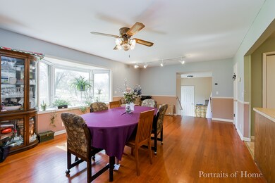 27W212 Bauer Rd, Naperville, IL 60563 - photo 3