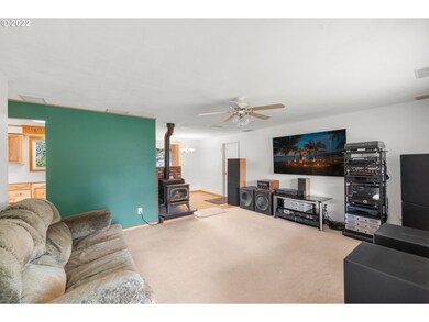 19335 SW Butternut St, Beaverton, OR 97007 - photo 4