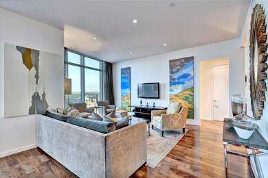 Living room with a wall of windows, baseboards, r