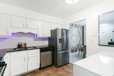 565 Maple Ave unit 8, Lisle, IL 60532 - photo 7