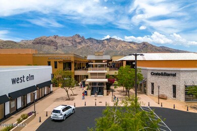 Near shopping and dining at La Encantada