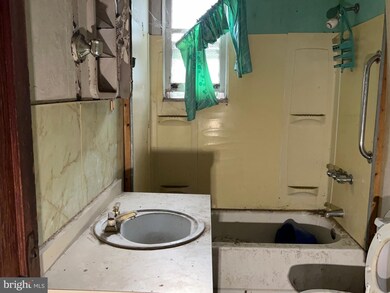 820 S 6th St, Camden, NJ 08103 - photo 6