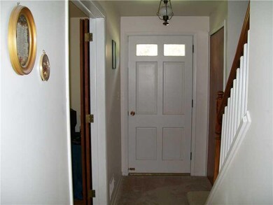 Entry/Foyer.