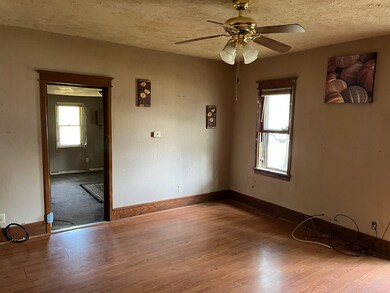 117 Clark St, Chenoa, IL 61726 - photo 4