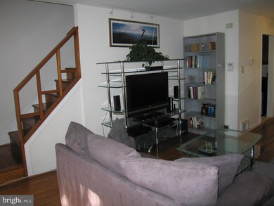 6847 Radcliffe Dr, Alexandria, VA 22307 - photo 7