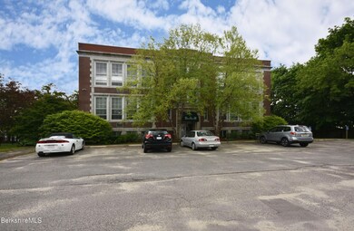 81 Dartmouth St unit 108, Pittsfield, MA 01201 - photo 4