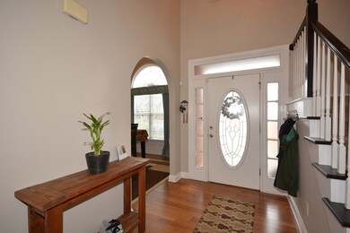 2 story foyer with hardwoods
