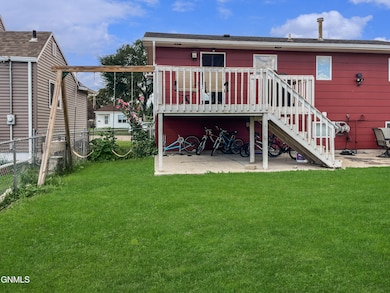 910 8th Ave W, Williston, ND 58801 - photo 3